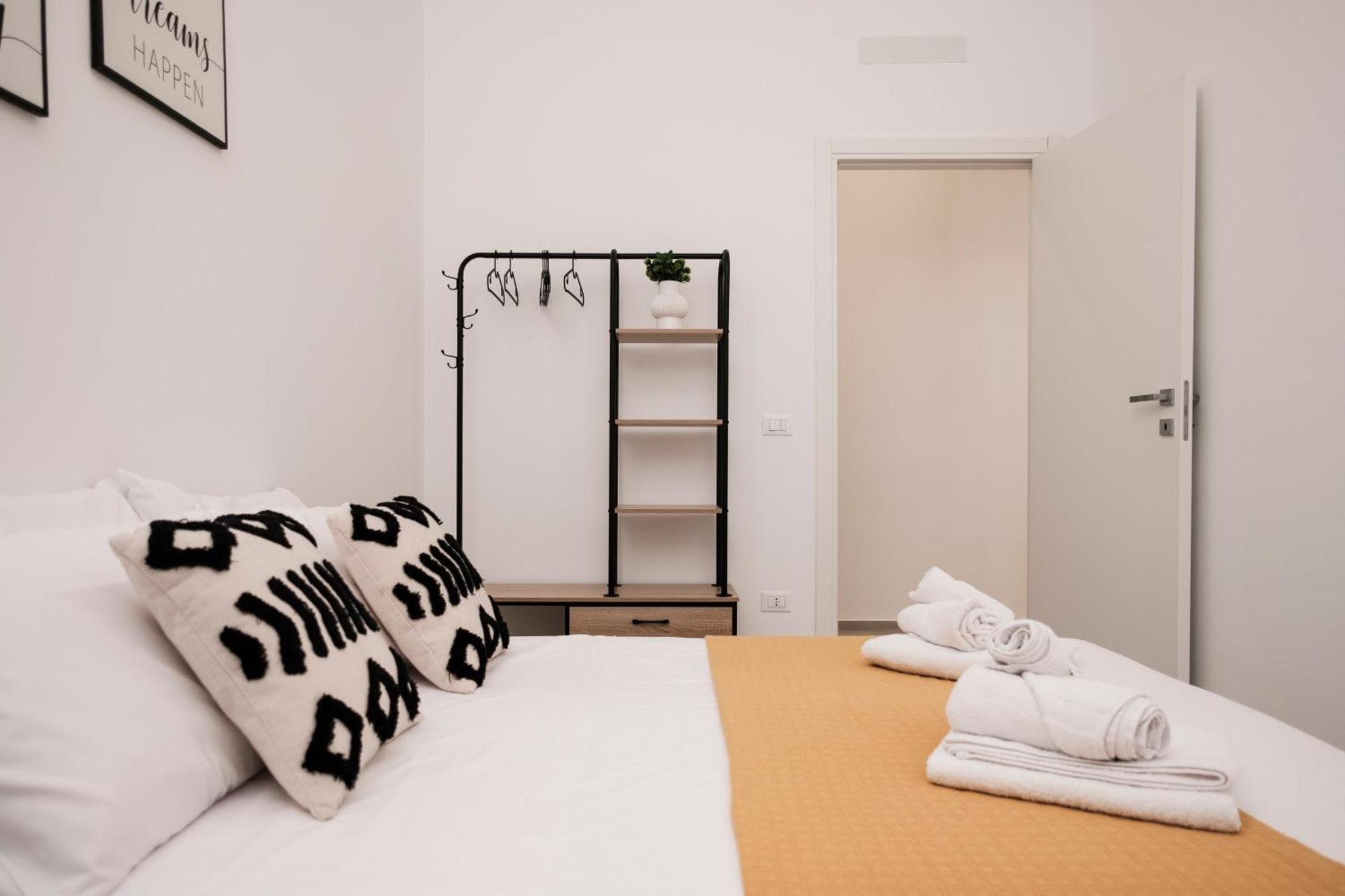 Pepoli Deluxe - Exclusive Apartment - Free Parking Trapani Eksteriør billede